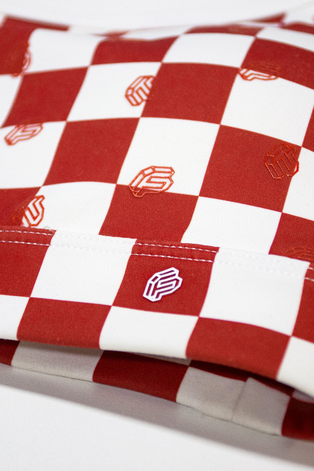 CHERRY/WHITE CHECKER SET